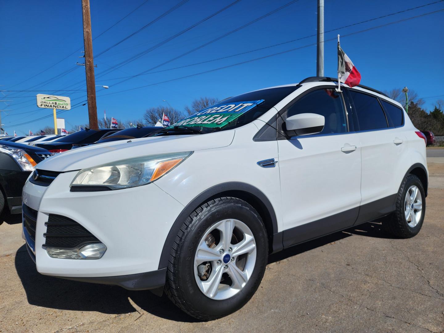 2015 WHITE Ford Escape SE (1FMCU9GX4FU) with an 1.6L L4 DOHC 16V engine, 6-Speed Automatic transmission, located at 2660 S.Garland Avenue, Garland, TX, 75041, (469) 298-3118, 32.885551, -96.655602 - Welcome to DallasAutos4Less, one of the Premier BUY HERE PAY HERE Dealers in the North Dallas Area. We specialize in financing to people with NO CREDIT or BAD CREDIT. We need proof of income, proof of residence, and a ID. Come buy your new car from us today!! This is a Super Clean 2015 FORD ESCAP - Photo#7